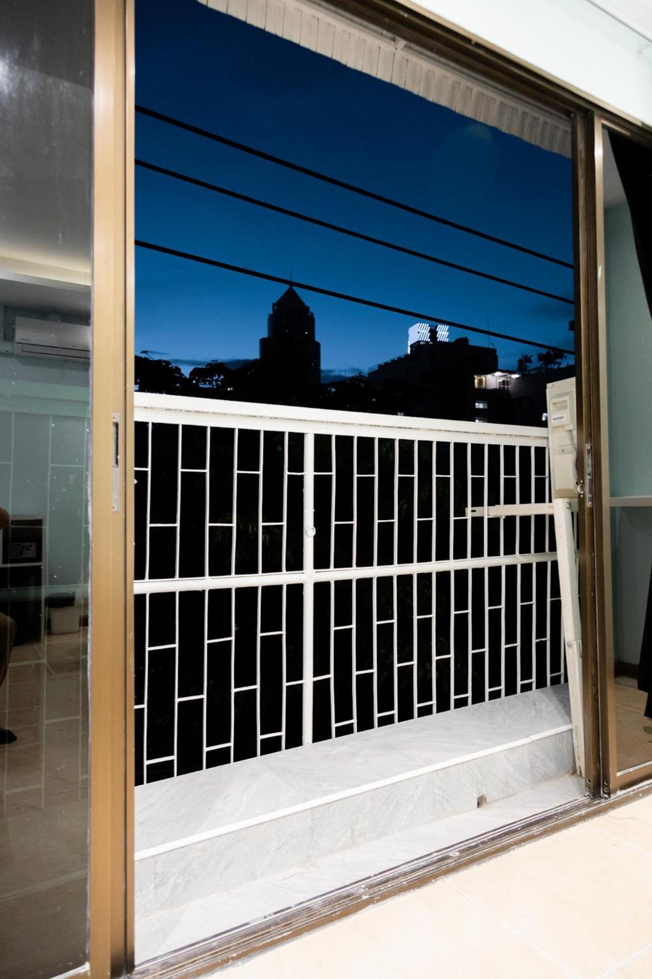 Cozy Stay Inn Bangkok Exterior foto